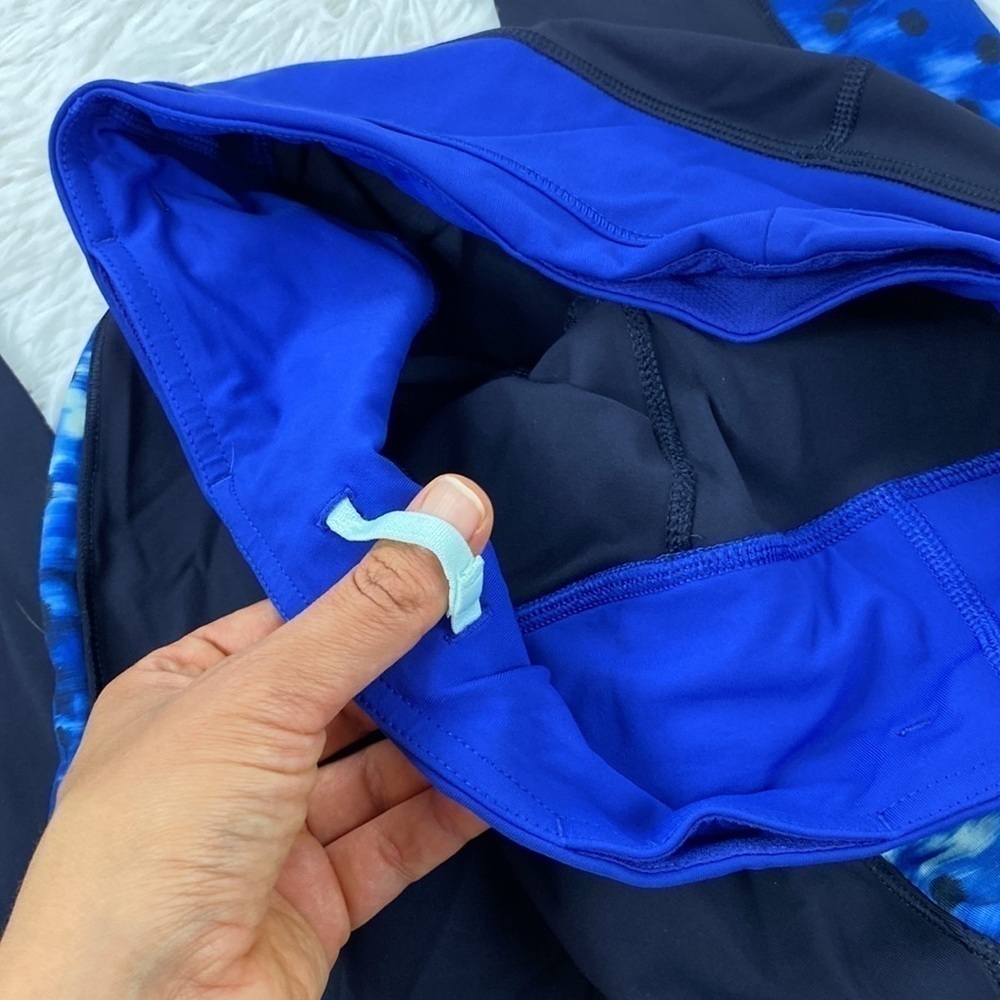 Lululemon Rain-On Train-On Tight Naval Blue / Windy Blooms Saphire Blue Multi - Picture 3 of 6